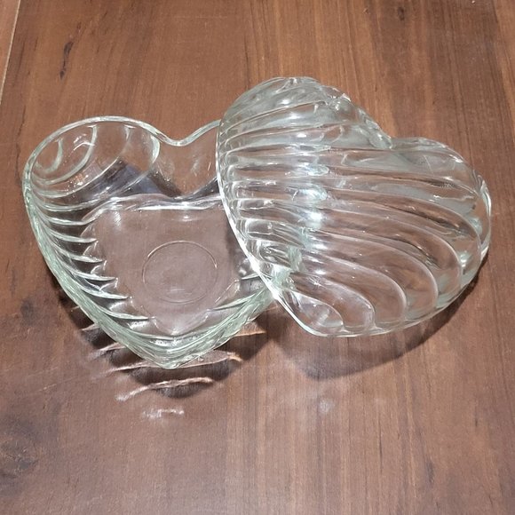Vintage Heart Shape Crystal Clear Glass Trinket Box Candy Dish - Picture 7 of 13